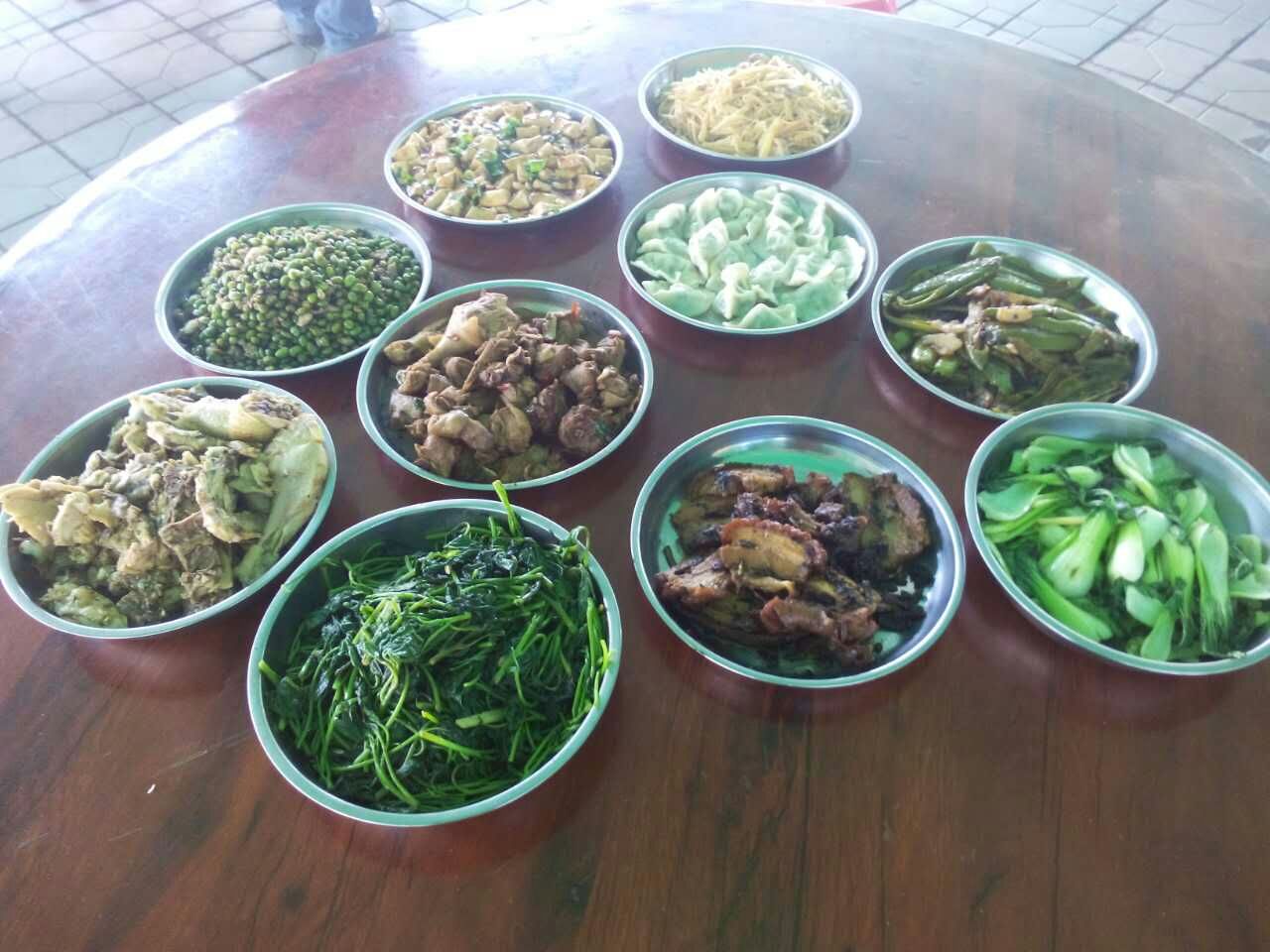 豐盛的農家午餐 豐盛的農家午餐